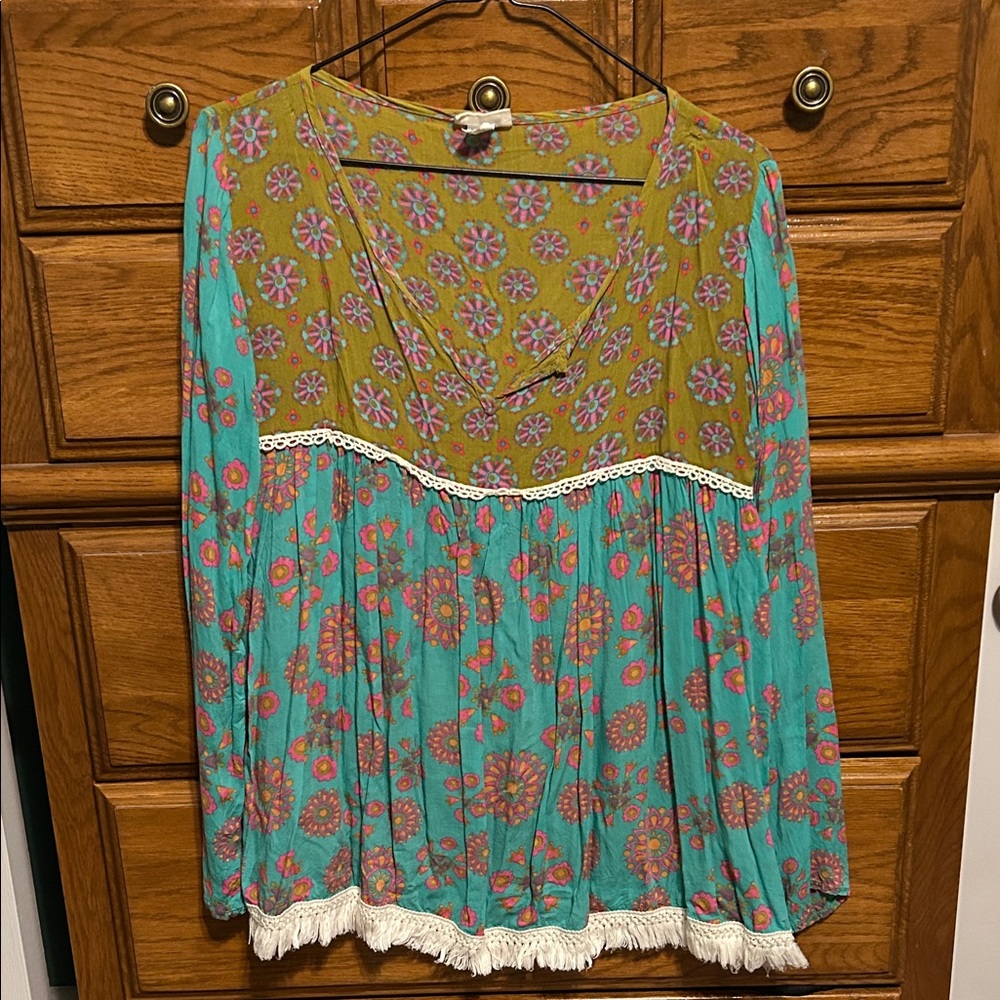 Natural Life long sleeve lightweight patterned blouse